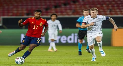 "بعد هدفه التاريخي".. فاتي يسيطر مجددا على وسائل الإعلام الإسبانية